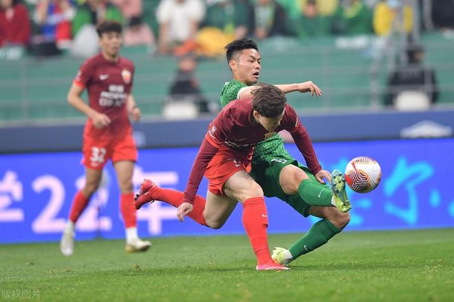 上海上港高位战平，努力拼搏为冠军梦想坚持的简单介绍